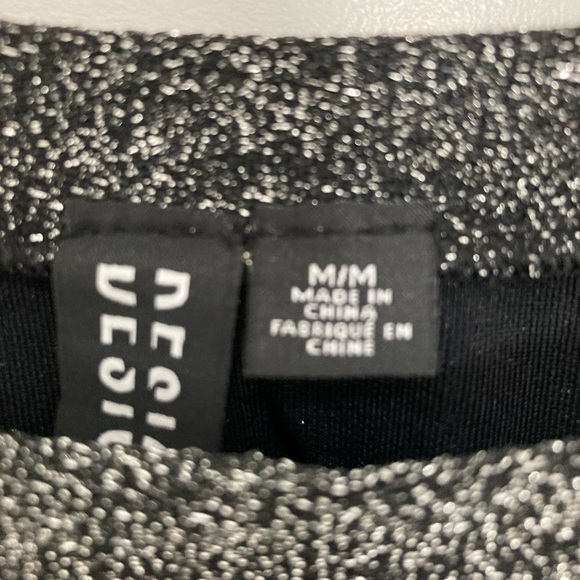 Fun Shiny flattering top - Picture 2 of 2